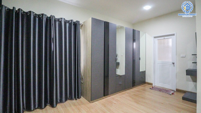 *****ทาวน์โฮมมือสองย่านนนทบุรี ม.โกลเด้นซิตี้ ปิ่นเกล้า-จรัญสนิทวงศ์ หลังมุม! เนื้อที่เกือบ 27 ตร.ว. ฟังก์ชัน 5 ห้องนอน 4 ห้องน้ำ 2 ที่จอดรถ บ้านสวยสภาพดี บนทำเลเชื่อมต่อถ.บางกรวย-ไทรน้อย,  ถ.ราชพฤกษ์, ถ.จรัญสนิทวงศ์ ใกล้รถไฟฟ้าสายสีแดง "สถานีบางบำหรุ" ราคาสุดคุ้ม!